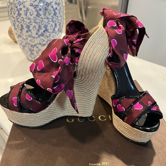 EUC Gucci wedges - Picture 3 of 4